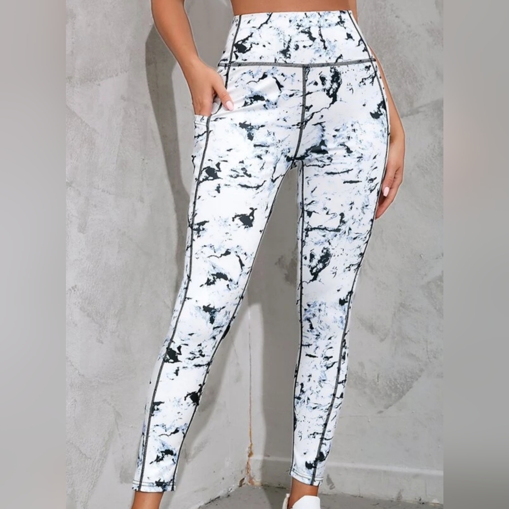Sports legging, tie dye blue and white with pockets on both sides